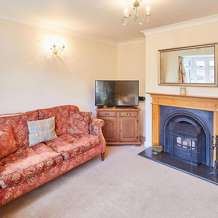 Host & Stay - Coach Cottage Brotton 외부 사진