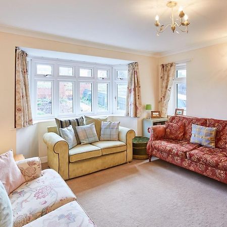 Host & Stay - Coach Cottage Brotton 외부 사진