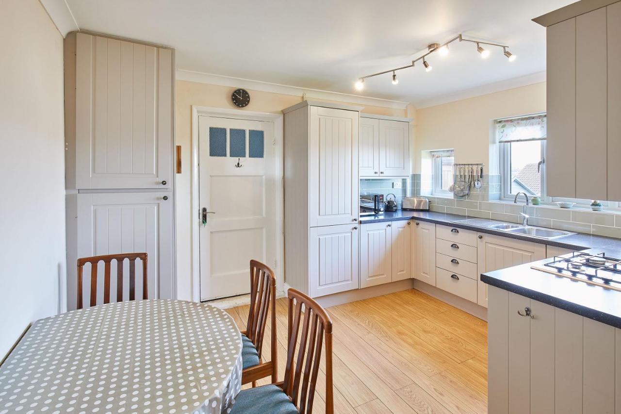 Host & Stay - Coach Cottage Brotton 외부 사진