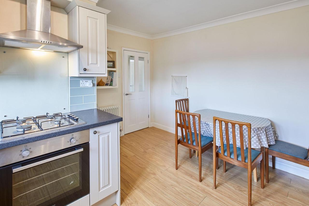 Host & Stay - Coach Cottage Brotton 외부 사진